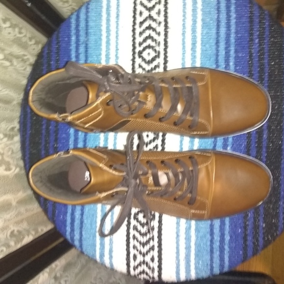 (KENNETH COLE'S). - Picture 2 of 6